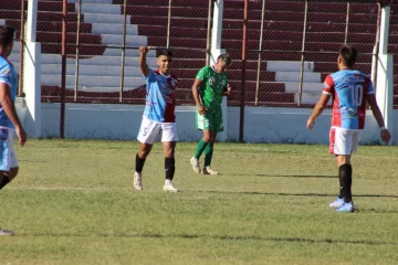 Alianza vapuleó a Árbol Verde por 7-0 y se trepó arriba Alianza vapuleó a Árbol Verde por 7-0 y se trepó arriba