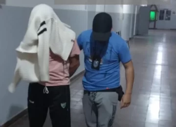 Cayeron tras protagonizar dos asaltos a mano armada en los que robaron casi $300 mil Cayeron tras protagonizar dos asaltos a mano armada en los que robaron casi $300 mil