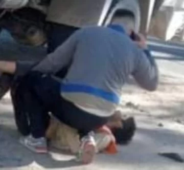 Un recolector de residuos cayó de un camión, una rueda le aplastó un pie y se lo amputaron Un recolector de residuos cayó de un camión, una rueda le aplastó un pie y se lo amputaron