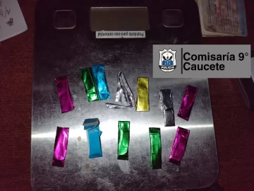 Lo allanaron e intentó guardar cocaína en sus genitales, pero lo descubrieron y cayó Lo allanaron e intentó guardar cocaína en sus genitales, pero lo descubrieron y cayó