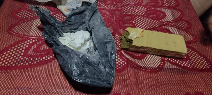 Lo allanaron y le secuestraron 152 gramos de cocaína, además de marihuana y dinero Lo allanaron y le secuestraron 152 gramos de cocaína, además de marihuana y dinero