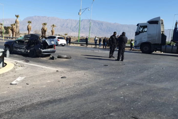 Confirman un muerto y un herido en el grave accidente de Ruta 40 y Calle 11 Confirman un muerto y un herido en el grave accidente de Ruta 40 y Calle 11