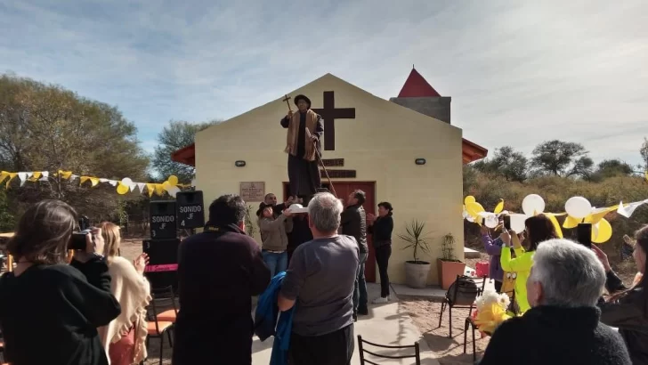 Por una promesa por su nietito, construyó una capilla para el Cura Brochero en Astica