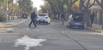 Fuerte choque entre dos autos en el cruce de Avenida Libertador y Güemes Fuerte choque entre dos autos en el cruce de Avenida Libertador y Güemes