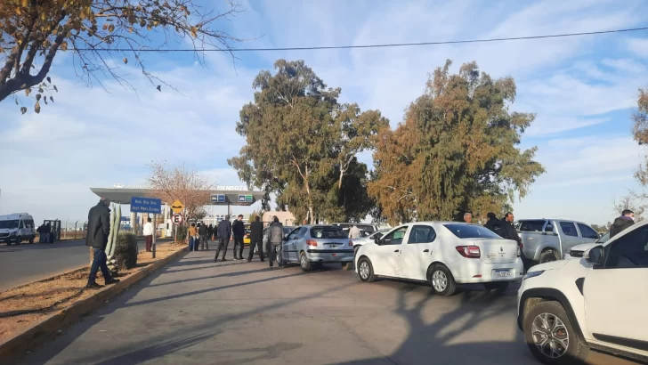Evacuaron el aeropuerto de Mendoza por una amenaza de bomba Evacuaron el aeropuerto de Mendoza por una amenaza de bomba