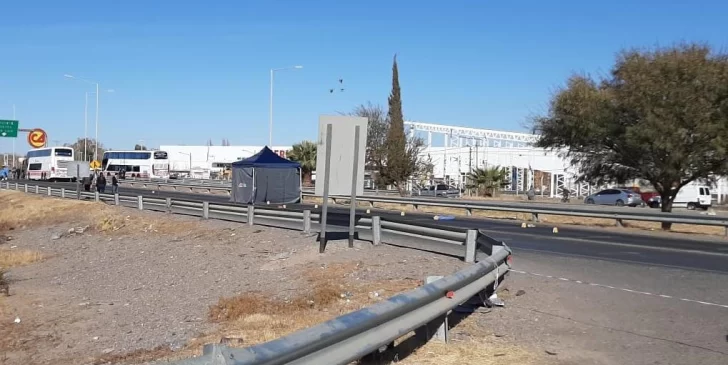 El cuerpo de la víctima quedó desmembrado y creen que lo atropelló un segundo vehículo que se fugó El cuerpo de la víctima quedó desmembrado y creen que lo atropelló un segundo vehículo que se fugó