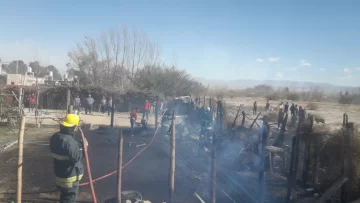 Bomberos, sin descanso: por el viento se registraron al menos 26 incendios en San Juan