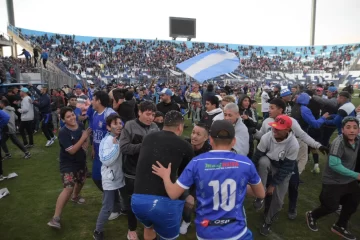 Una batalla campal empañó los festejos de Unión en el Bicentenario