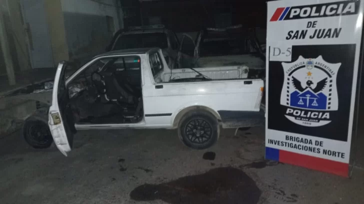 Robaron una camioneta y la policía la encontró desmantelada al día siguiente: hubo 2 detenidos Robaron una camioneta y la policía la encontró desmantelada al día siguiente: hubo 2 detenidos