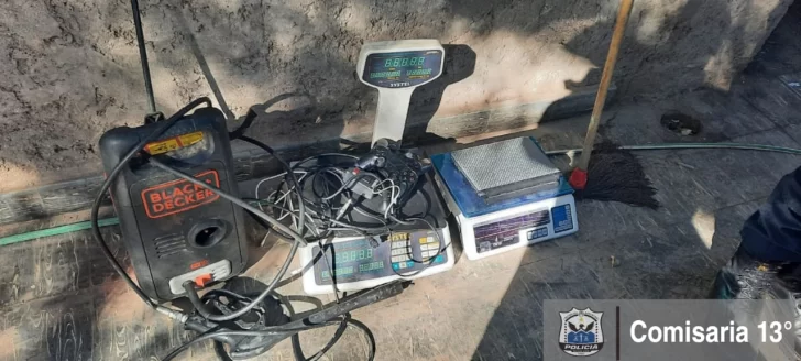 En Rawson secuestraron desde una docena de celulares hasta una máquina hormigonera En Rawson secuestraron desde una docena de celulares hasta una máquina hormigonera