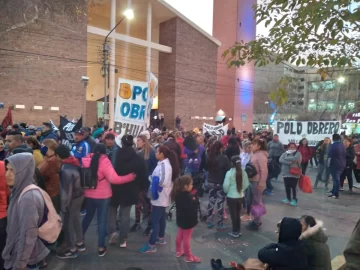 Organizaciones piqueteras y de izquierda marcharon y apuntaron contra el Gobierno nacional