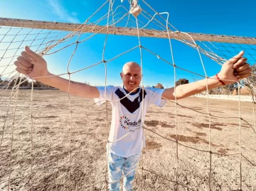Es jugador de El Globo, hace quimioterapia y juega su partido más difícil: ganarle al cáncer Es jugador de El Globo, hace quimioterapia y juega su partido más difícil: ganarle al cáncer