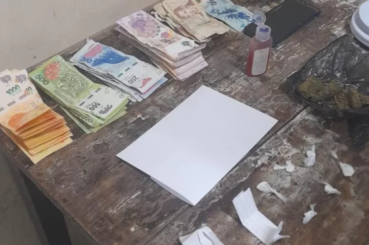 Detuvieron a un sujeto mientras vendía droga: le secuestraron $30 mil y cocaína