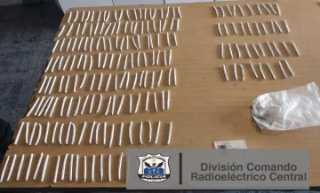 Un sujeto fue detenido con casi 200 porros en el interior del Barrio Cabot Un sujeto fue detenido con casi 200 porros en el interior del Barrio Cabot