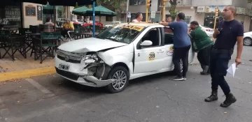 No funcionaban los semáforos, ninguno frenó y chocaron No funcionaban los semáforos, ninguno frenó y chocaron