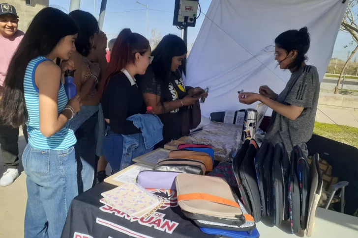 La feria de emprendedores, entre stickers y dulces