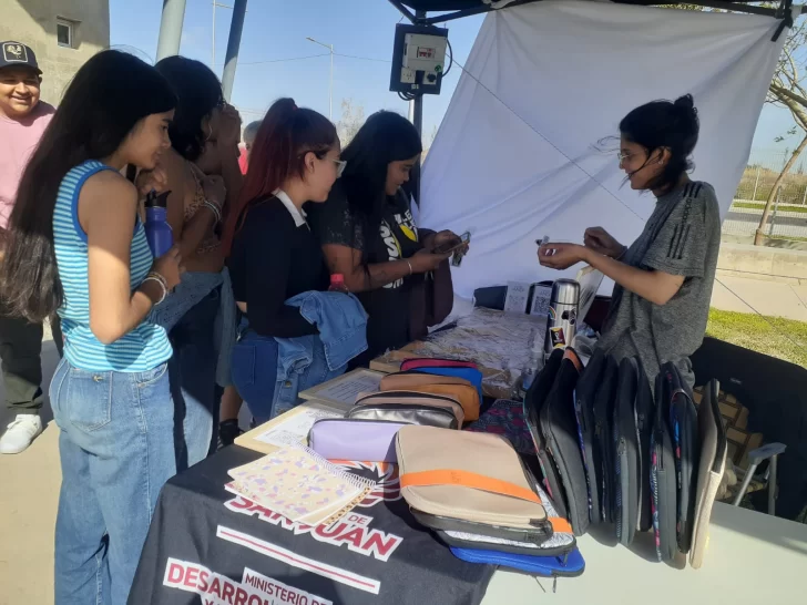 La feria de emprendedores, entre stickers y dulces