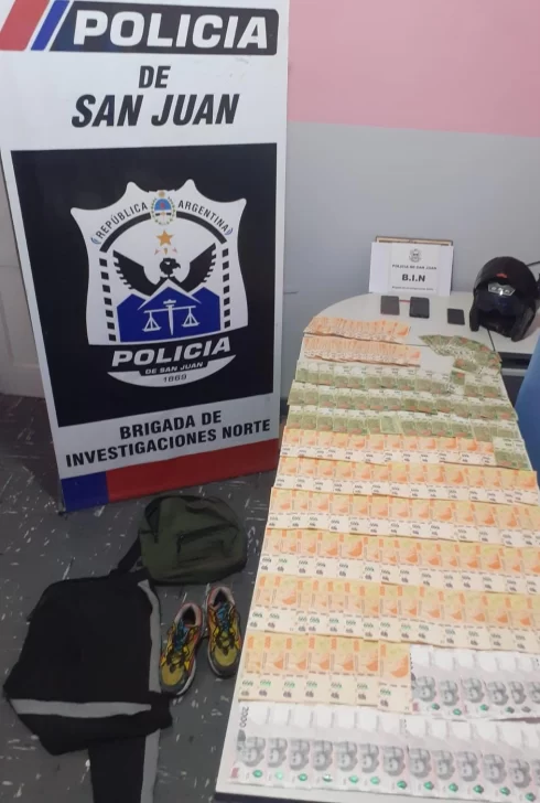 Caen dos hombres acusados de estafar a una mujer con la venta de una moto robada