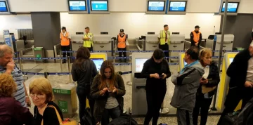 El paro en Aerolíneas Argentinas afectará a unos 40 mil pasajeros El paro en Aerolíneas Argentinas afectará a unos 40 mil pasajeros