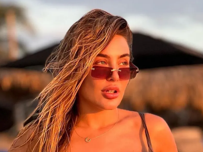 Las fotos de Yasmila Mendeguía de Gran Hermano usando una bikini hilo dental Las fotos de Yasmila Mendeguía de Gran Hermano usando una bikini hilo dental