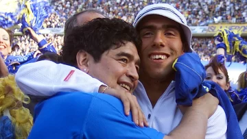 Carlos Tevez sobre Diego Maradona: “Era mi segundo papá” Carlos Tevez sobre Diego Maradona: “Era mi segundo papá”