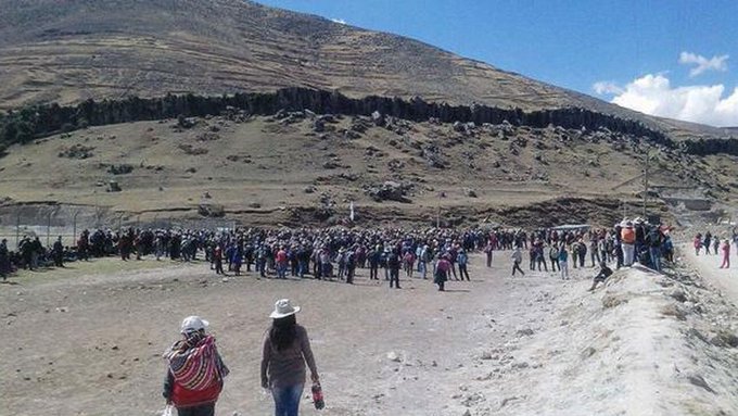 Un enfrentamiento entre mineros artesanales dejó 14 muertos en Perú Un enfrentamiento entre mineros artesanales dejó 14 muertos en Perú