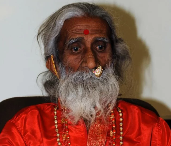 Murió Prahlad Jani, un yogui indio que llevaba 80 años sin comer ni beber
