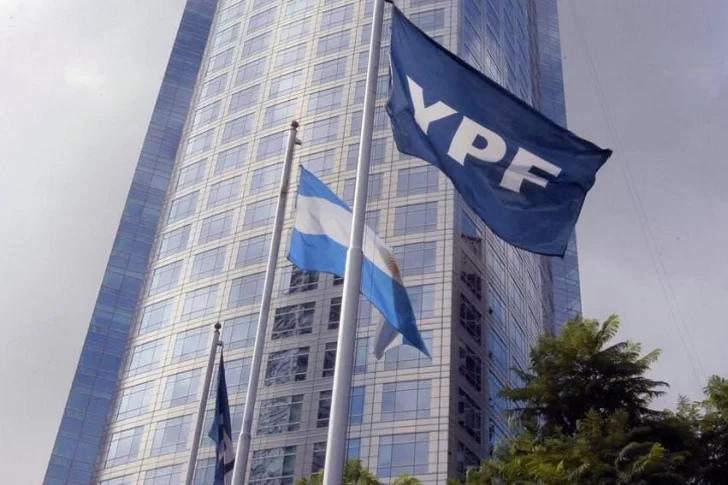 YPF comenzó con recorte salarial la reducción de costos para igualar la caída de ingresos