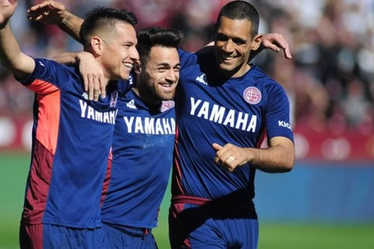 Lanús venció a Colón y se prendió entre los de arriba