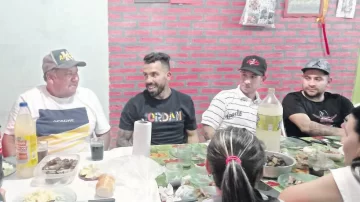 Tevez visitó a sus familiares en Loreto y revolucionó la ciudad Tevez visitó a sus familiares en Loreto y revolucionó la ciudad