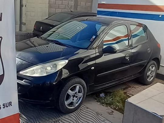 Hallaron en San Juan, un auto robado en Mendoza y su “mellizo” estaría en Buenos Aires Hallaron en San Juan, un auto robado en Mendoza y su “mellizo” estaría en Buenos Aires