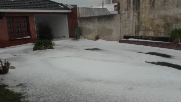 Hasta 30 centímetros de granizo en el sur de Córdoba Hasta 30 centímetros de granizo en el sur de Córdoba