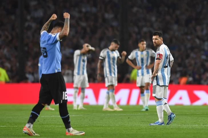 Messi admite que la derrota con Uruguay “es una prueba” y llama “a levantarse en Brasil”