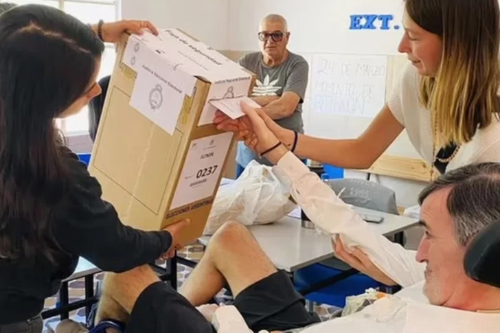 Esteban Bullrich sufragó y pidió “votar sin miedo”