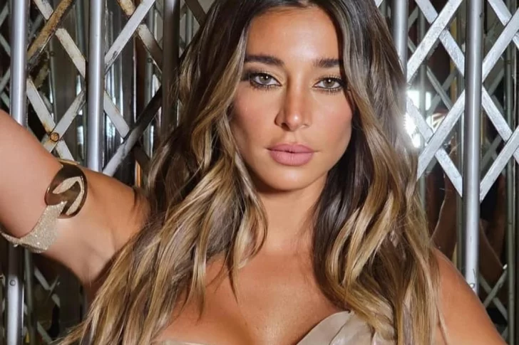 Transparencias y brillos, el vestido descomunal de Sol Pérez