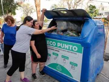Con 35.000 kilos de plástico quieren iniciar la fabricación de los ecoladrillos Con 35.000 kilos de plástico quieren iniciar la fabricación de los ecoladrillos