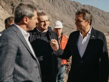 Llega Agustín Rossi a San Juan, candidato a vicepresidente de Unión por la Patria Llega Agustín Rossi a San Juan, candidato a vicepresidente de Unión por la Patria