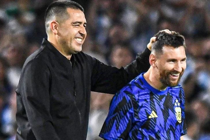 Messi y Román estuvieron en la Bombonera, donde el rosarino fue homenajeado