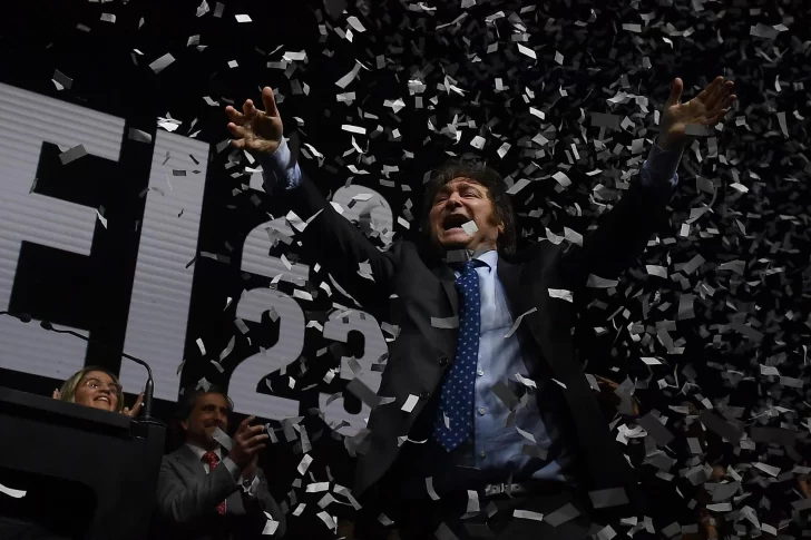 De panelista económico en la TV a ‘gladiador’ con una motosierra