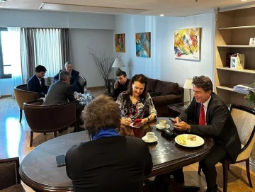 YPF y los medios públicos en la mira privatizadora de Milei YPF y los medios públicos en la mira privatizadora de Milei