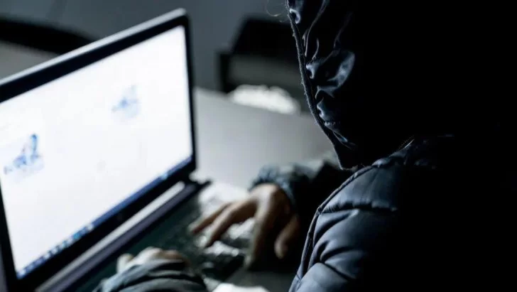 Abuelastro incitaba a tener relaciones a una menor de 15 años vía WhatsApp