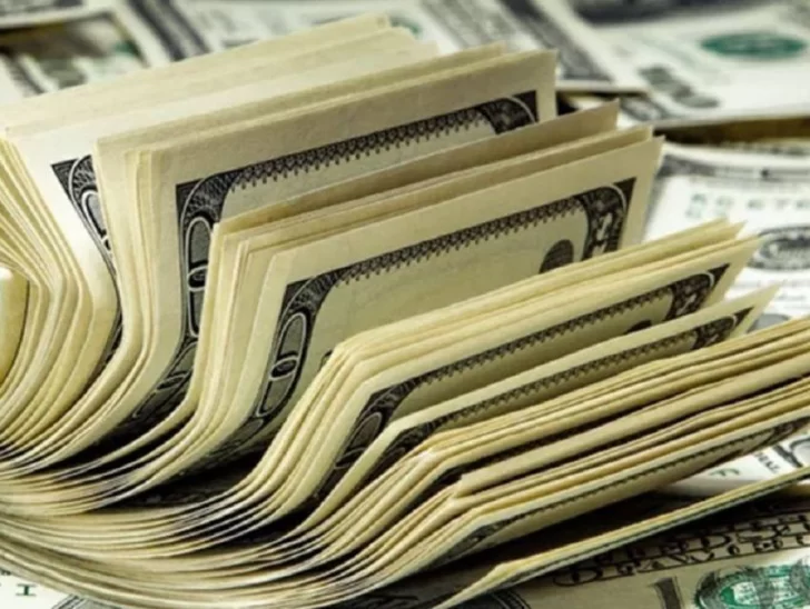 En San Juan, el dólar blue se mantiene en $930 y en la city porteña cae cinco pesos En San Juan, el dólar blue se mantiene en $930 y en la city porteña cae cinco pesos