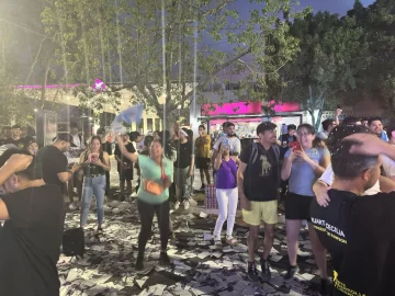 Festejos y euforia en el búnker sanjuanino de LLA Festejos y euforia en el búnker sanjuanino de LLA