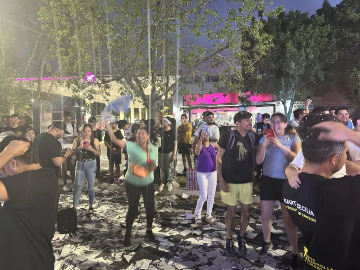 Festejos y euforia en el búnker sanjuanino de LLA Festejos y euforia en el búnker sanjuanino de LLA