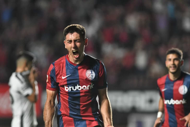 San Lorenzo, adentro; Boca, afuera