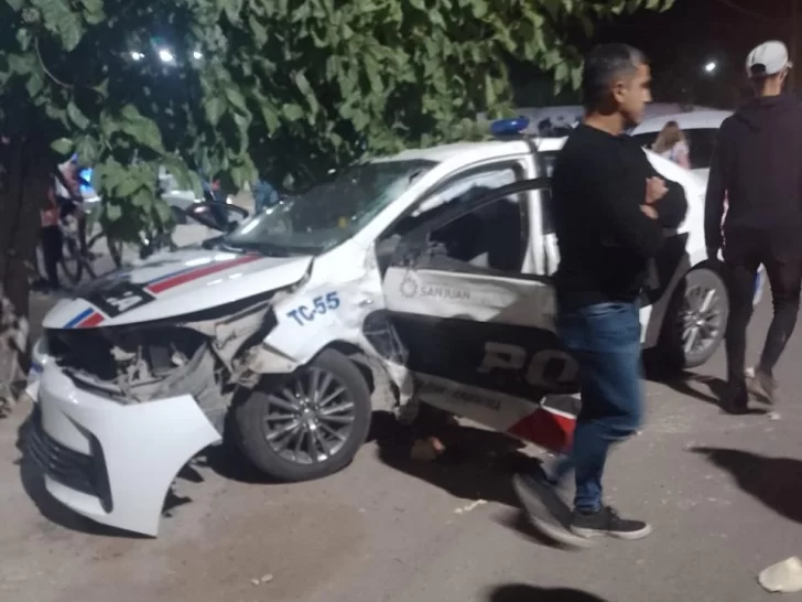 Un patrullero se vio involucrado en un triple choque con varios heridos, entre ellos dos niños Un patrullero se vio involucrado en un triple choque con varios heridos, entre ellos dos niños