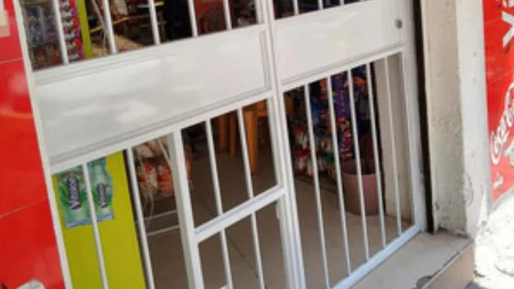 Nene de 11 años fue a comprar a un almacén, se apoyó en la reja y murió electrocutado Nene de 11 años fue a comprar a un almacén, se apoyó en la reja y murió electrocutado