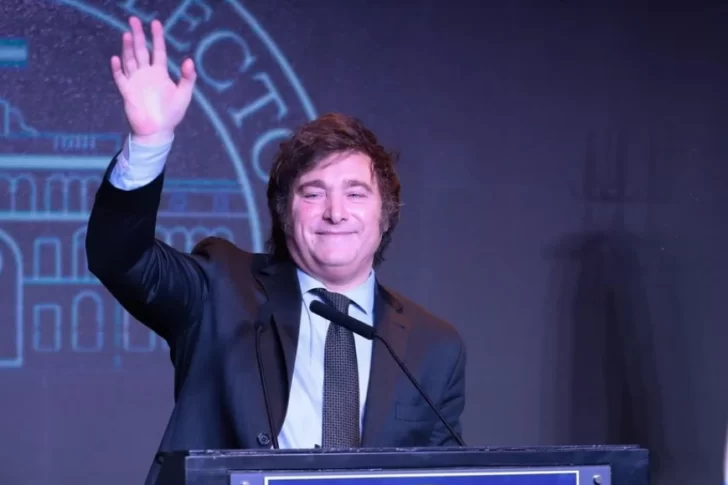 Tras obtener la victoria en el balotaje, Milei sorteó su último sueldo como diputado