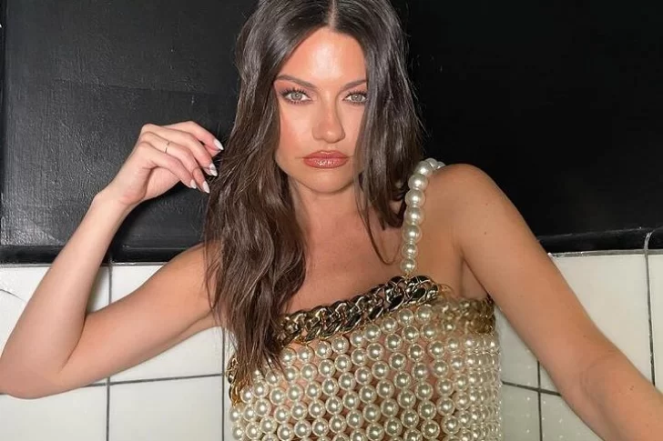 “Jujuy” Jiménez se sacó el corpiño y posó para la cámara