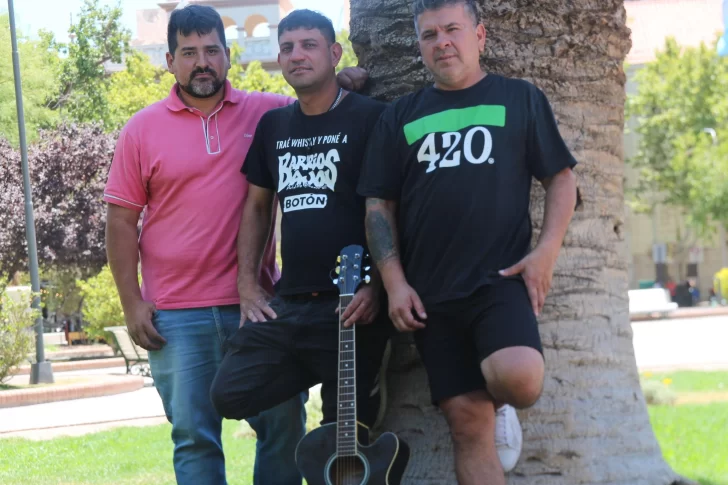 Esta banda tiene con qué